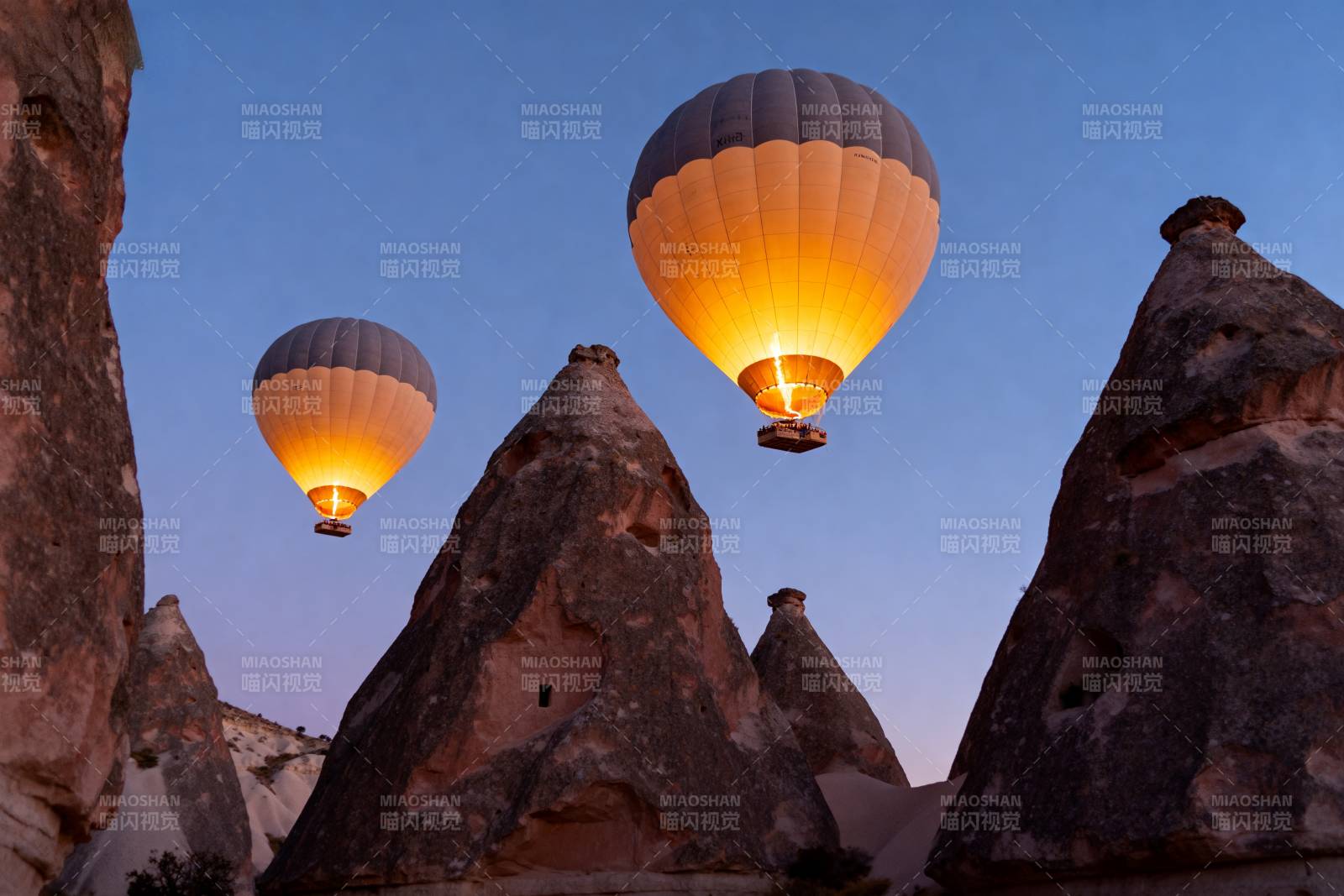 热气球飞越奇岩图片
