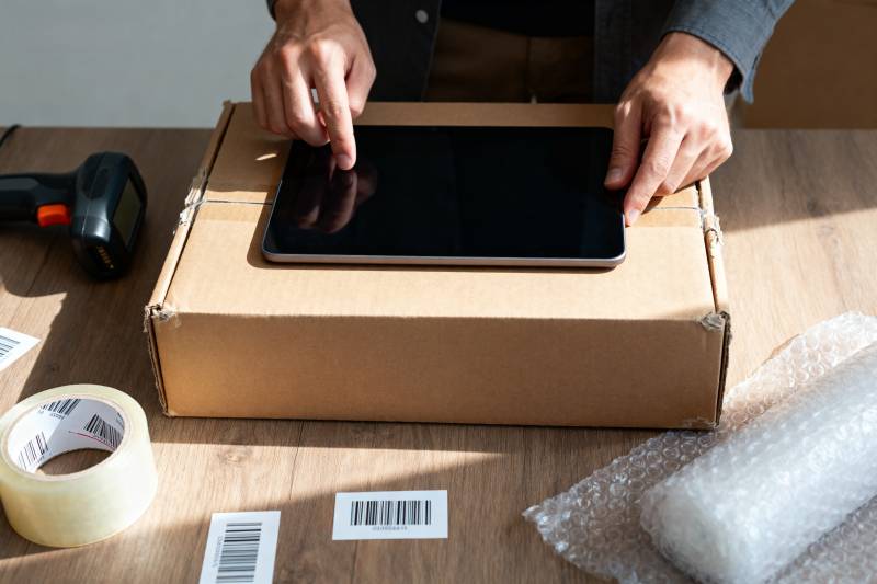 平板装箱准备发货图片