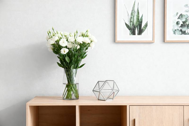 花瓶与几何装饰图片