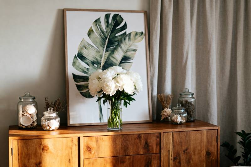 绿叶白花木柜装饰图片