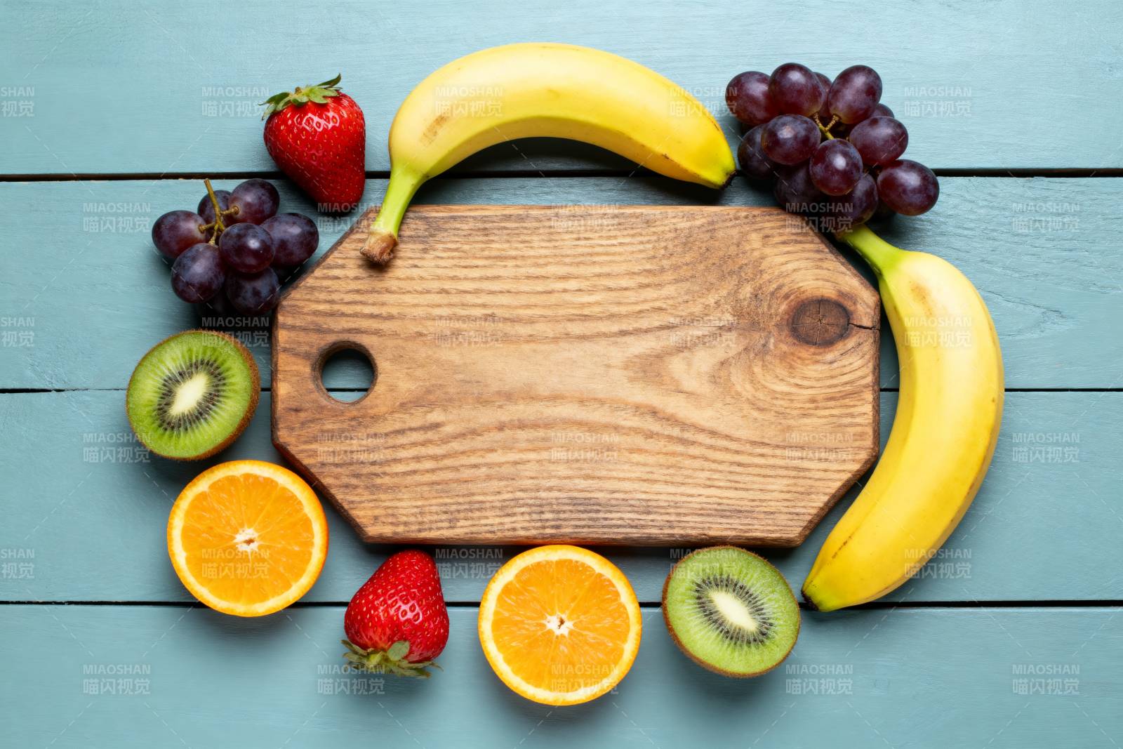 水果环绕木板图片