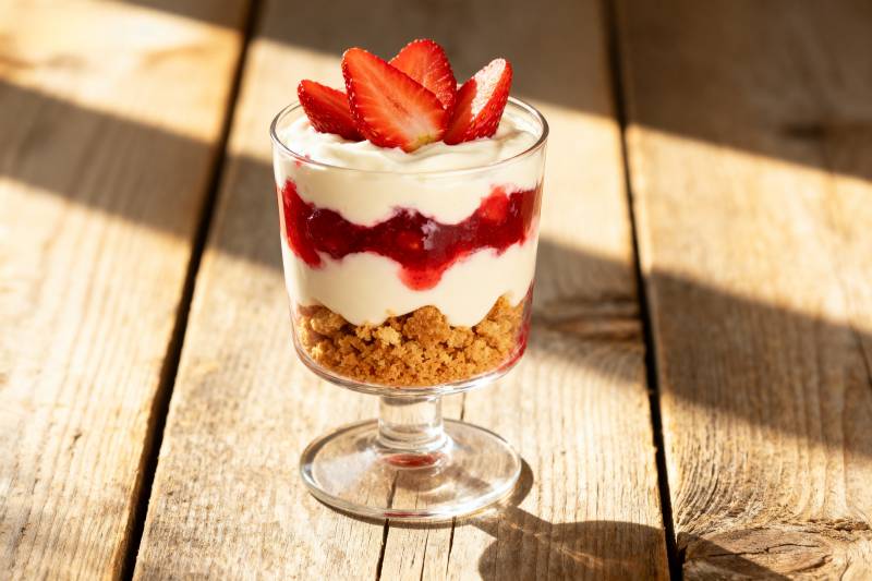 草莓奶油杯图片