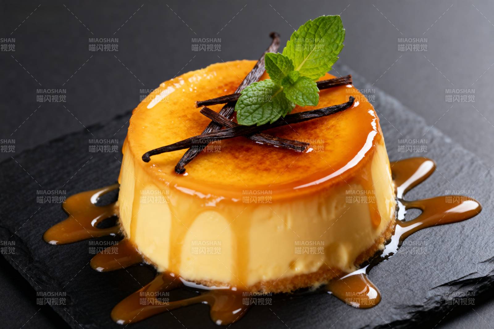 焦糖布丁配薄荷图片