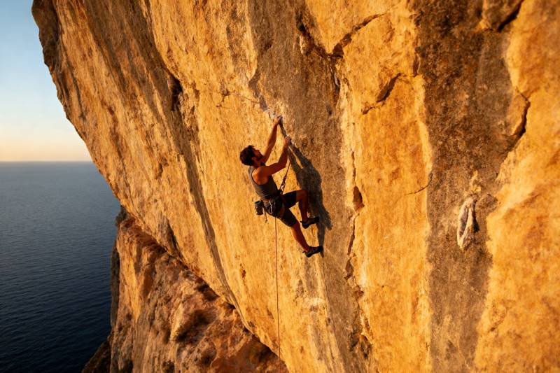 悬崖攀岩 挑战极限图片