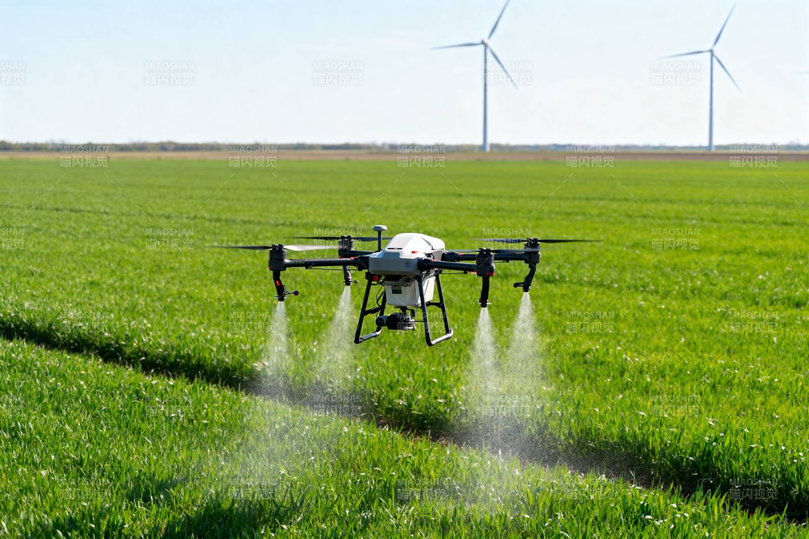 无人机农田喷洒图片