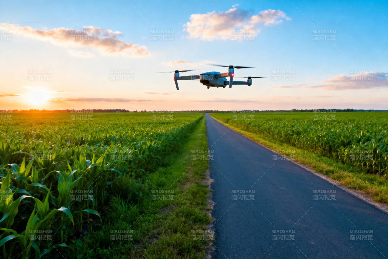 无人机飞越田野图片