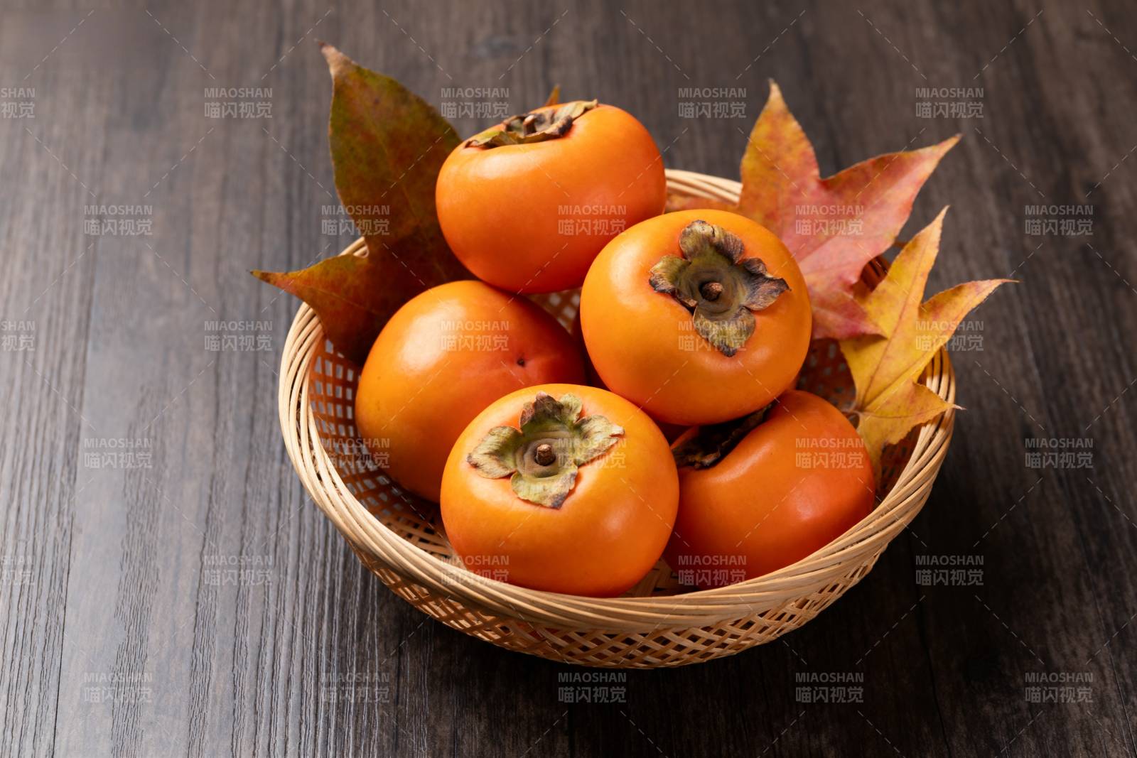 秋日柿子篮图片