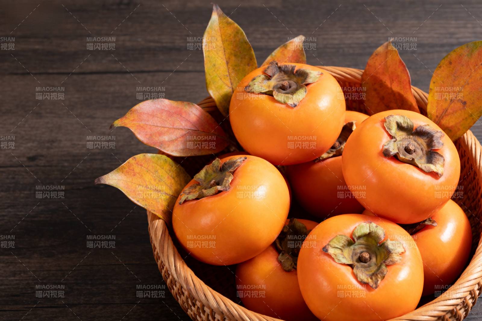 秋日柿子篮图片
