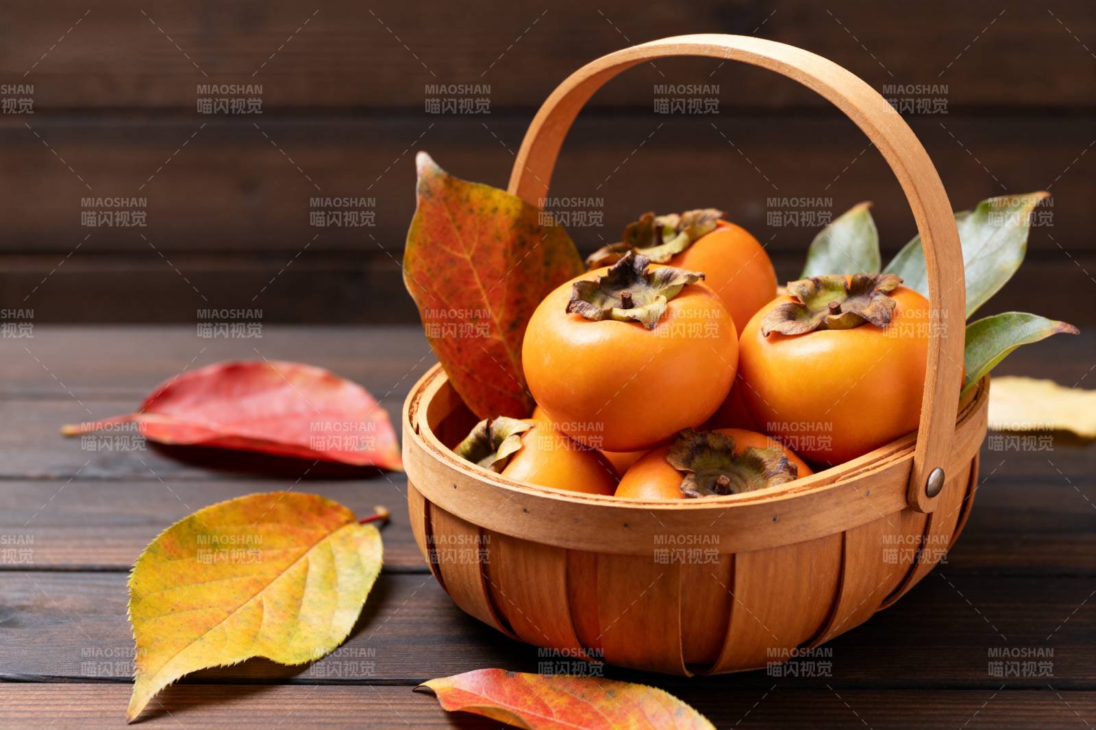 秋日柿子篮图片