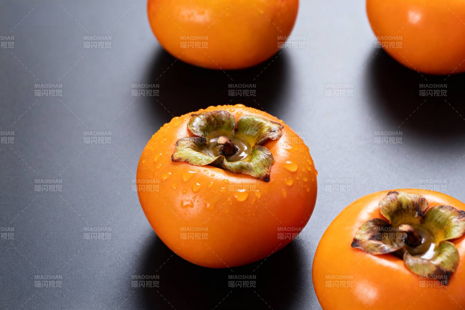 鲜橙柿子特写图片