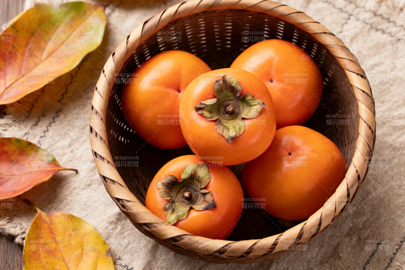 秋日柿子篮图片