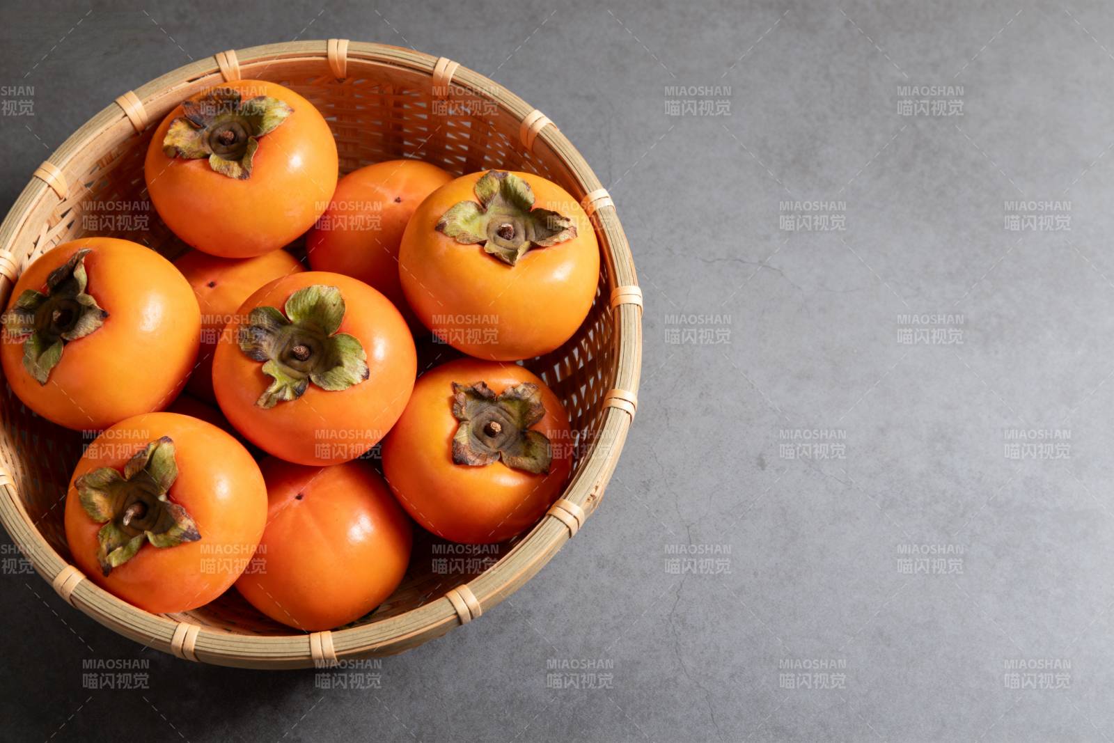 篮中柿子鲜橙色图片