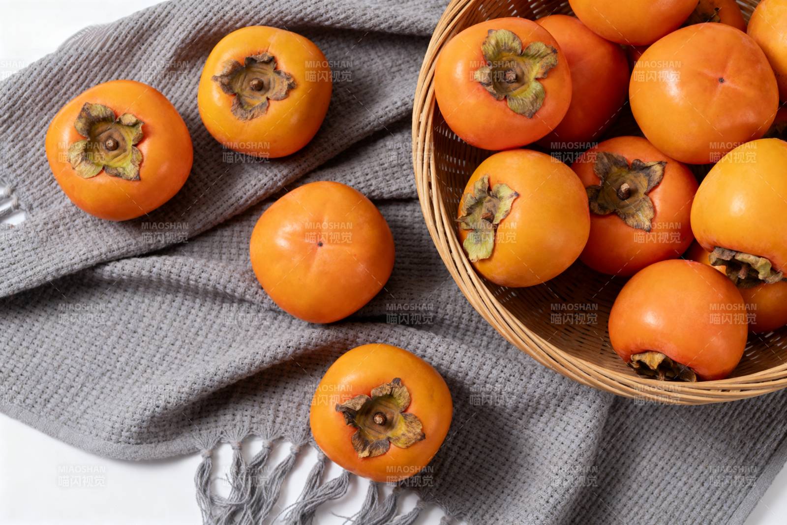 柿子满篮秋意浓图片