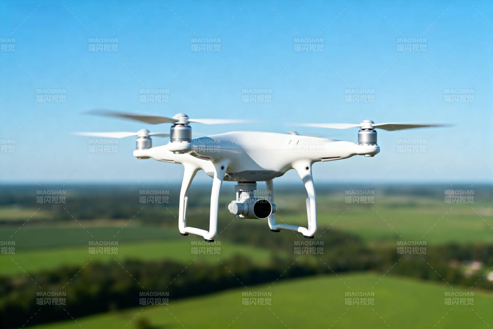 无人机翱翔田野上图片