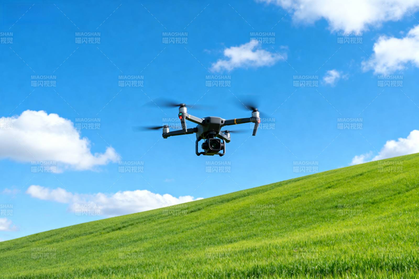 无人机飞越绿野图片