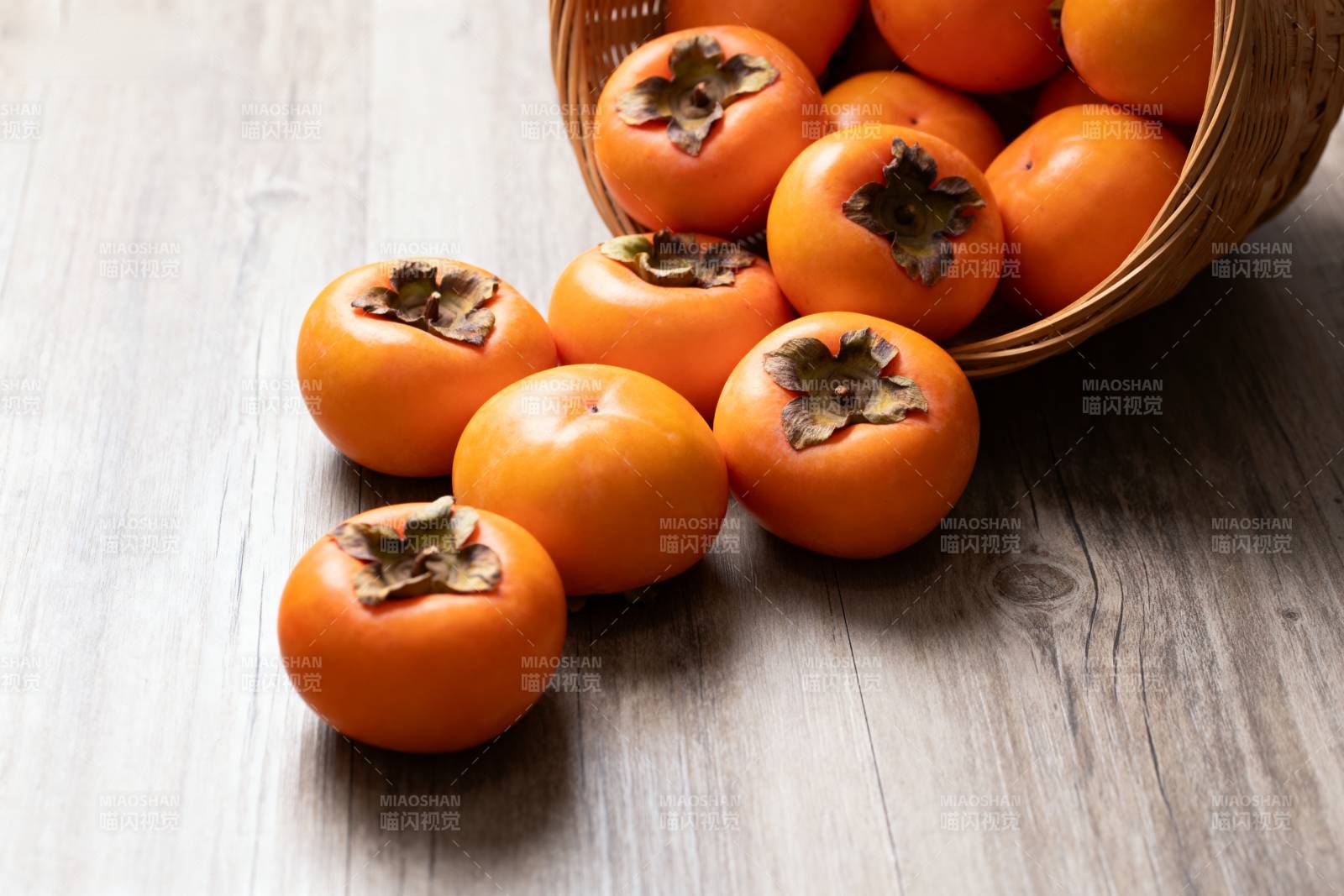 柿子满篮秋意浓图片