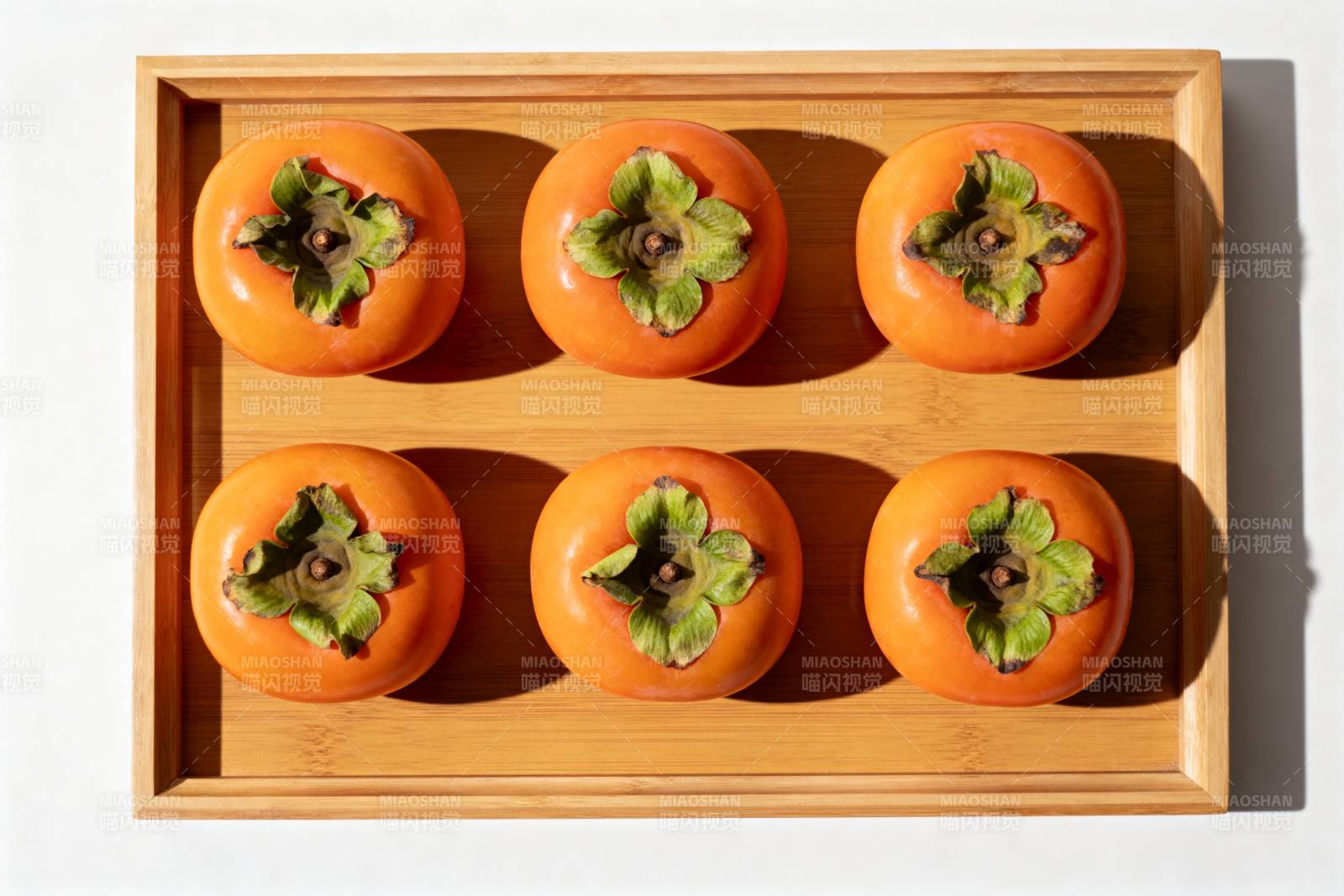 六颗柿子摆盘图片