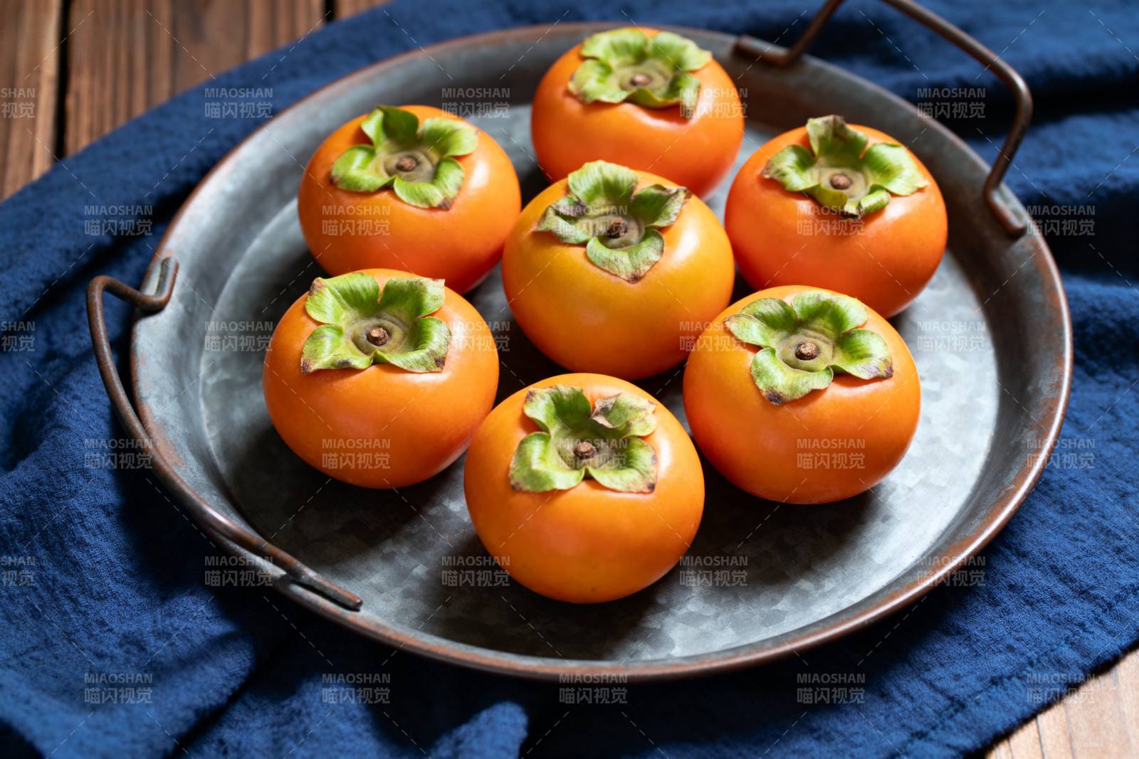 柿子盘中摆放图片