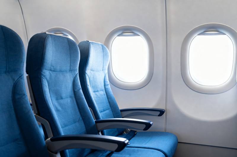 飞机客舱蓝色座椅图片