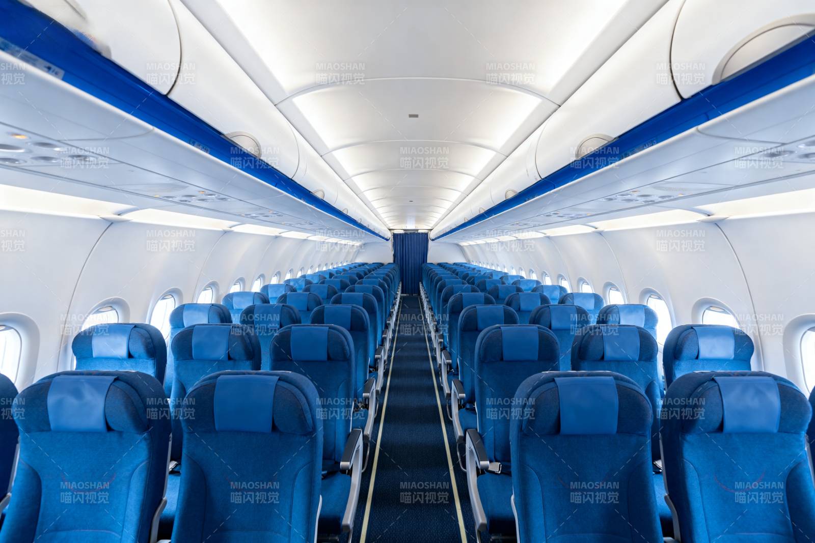 飞机客舱内部景象图片