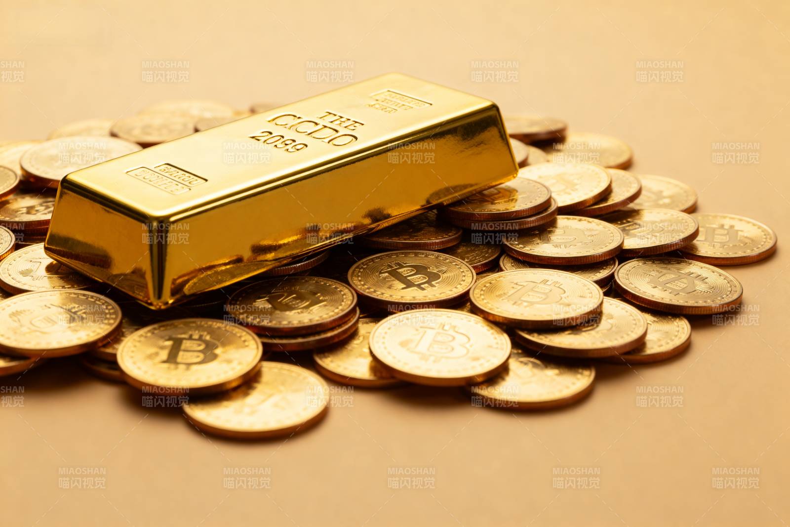 黄金与比特币金币图片
