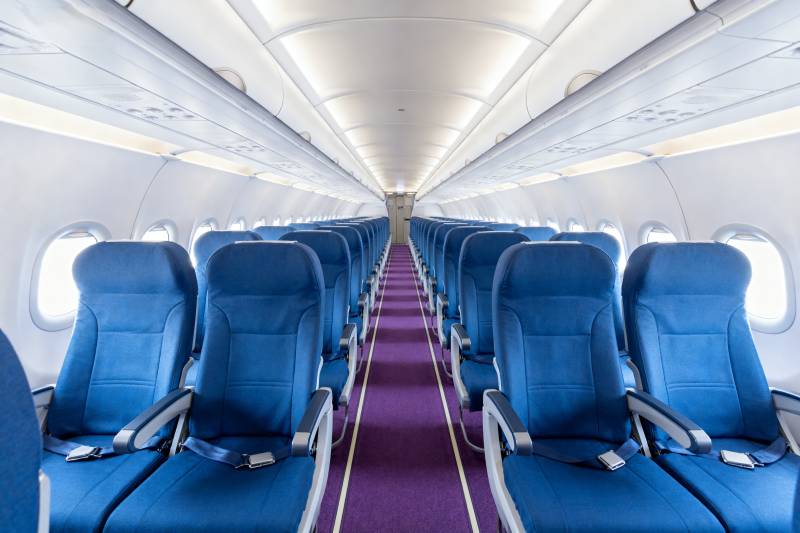 飞机客舱内部景象图片