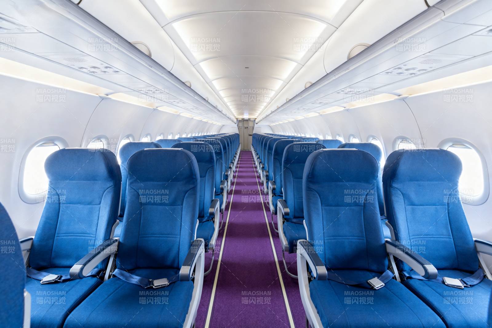 飞机客舱内部景象图片