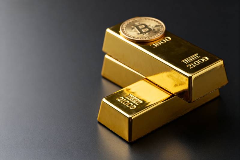 黄金与比特币并置图片