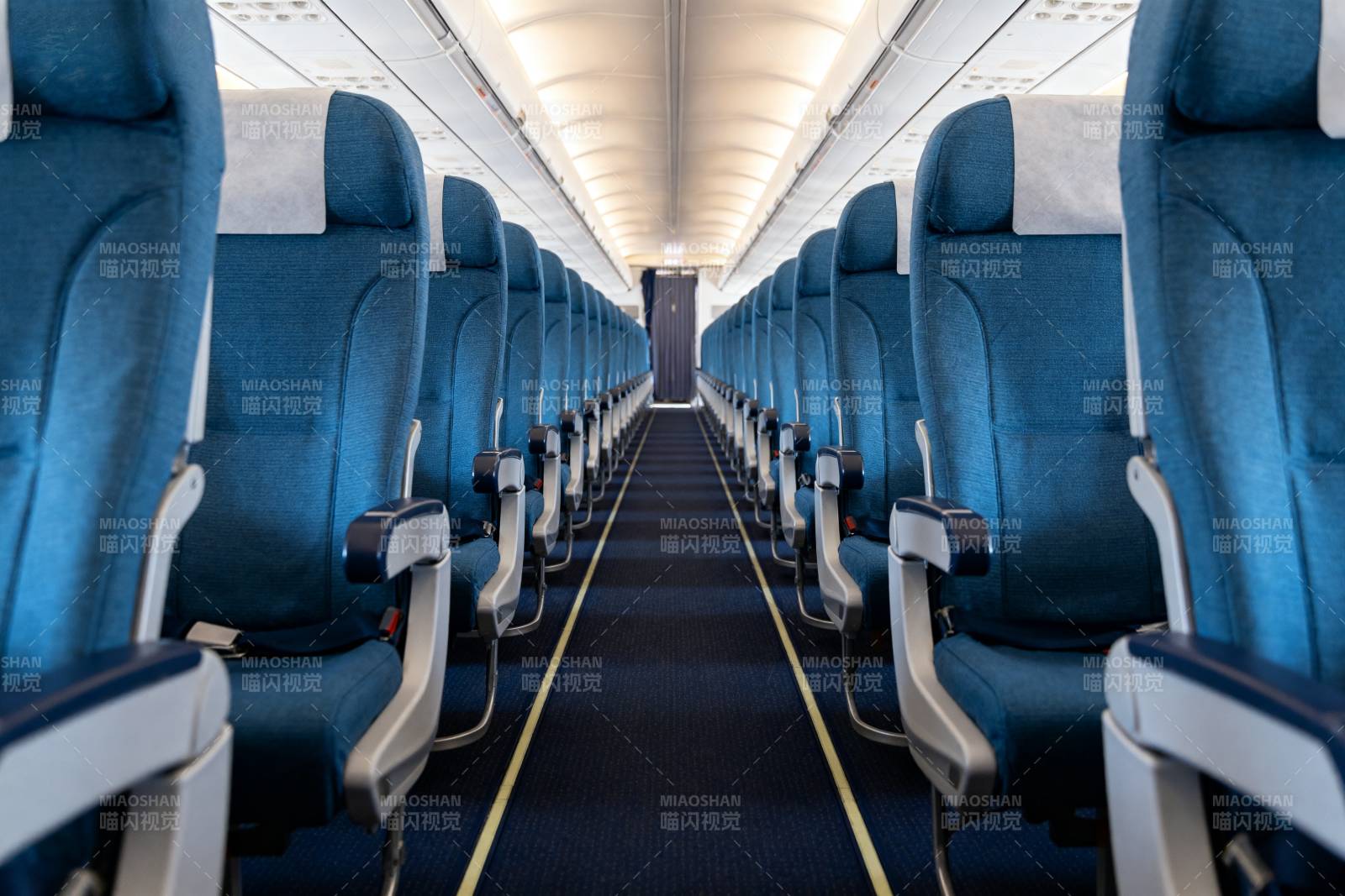 飞机客舱内部视角图片