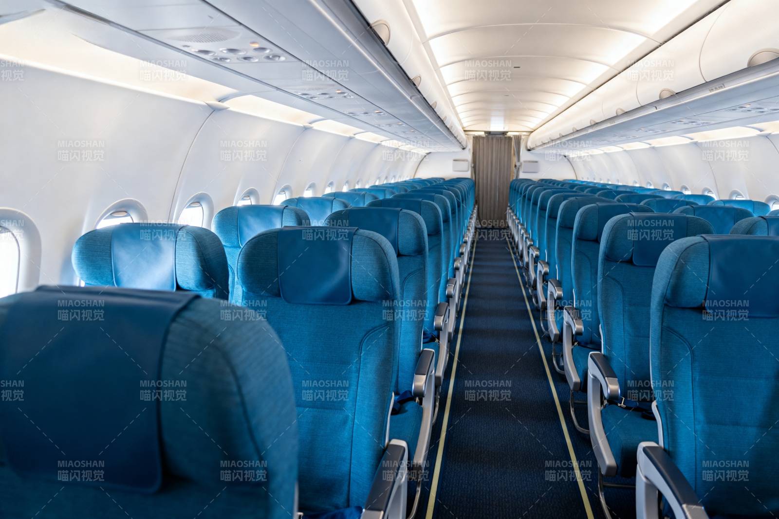 飞机客舱内部景象图片