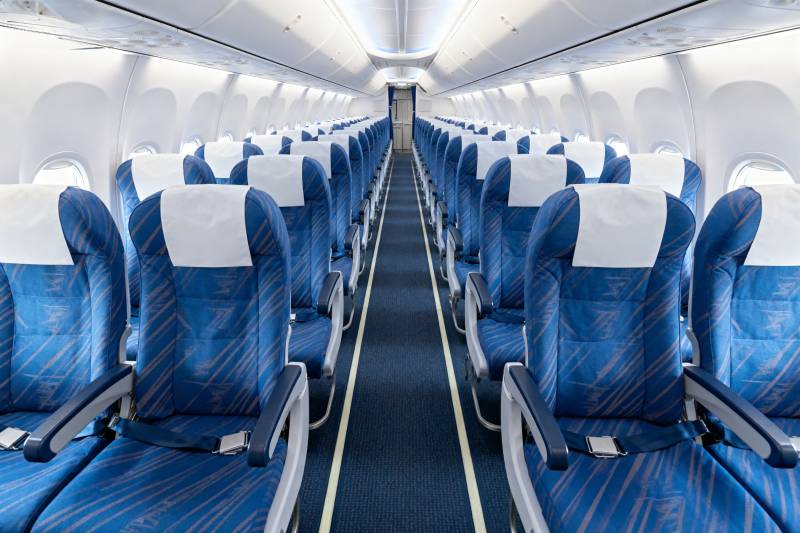 飞机客舱蓝色座椅图片