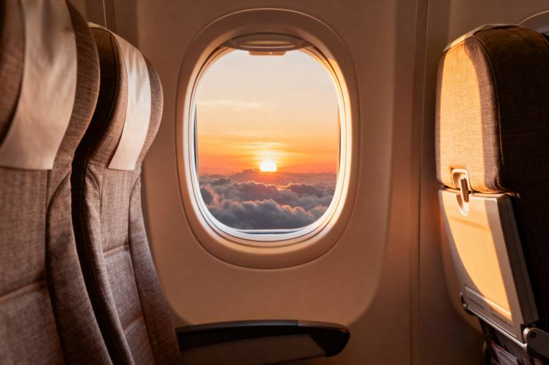 飞机窗外的日落美景图片