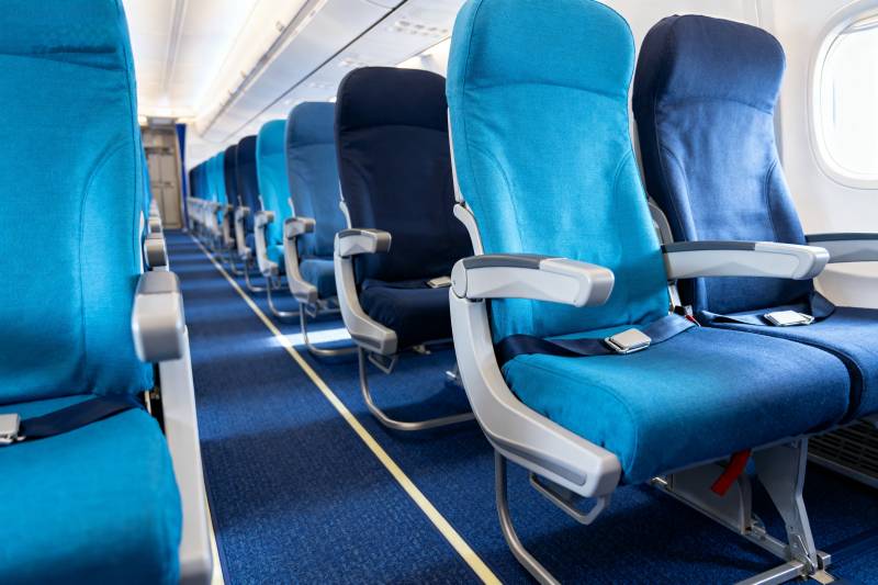 飞机客舱蓝色座椅图片