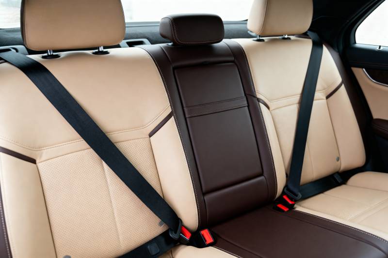 豪华汽车后排座椅图片