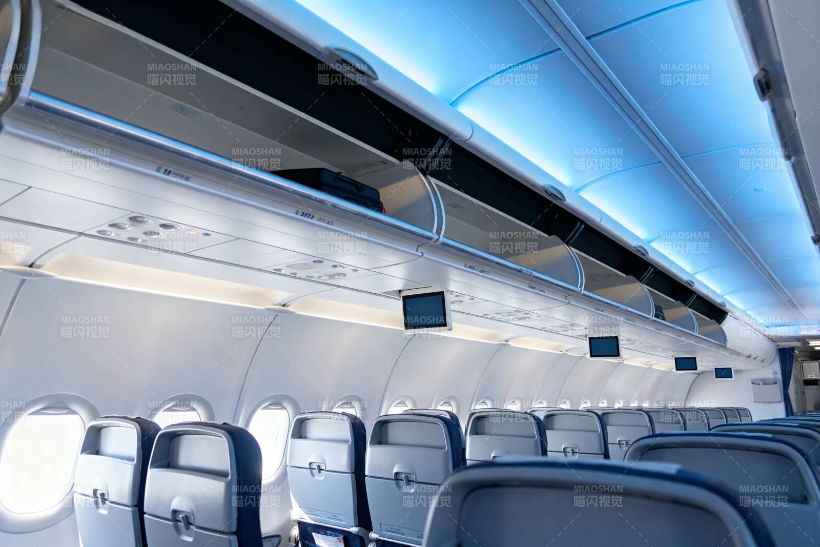 飞机客舱内部景象图片