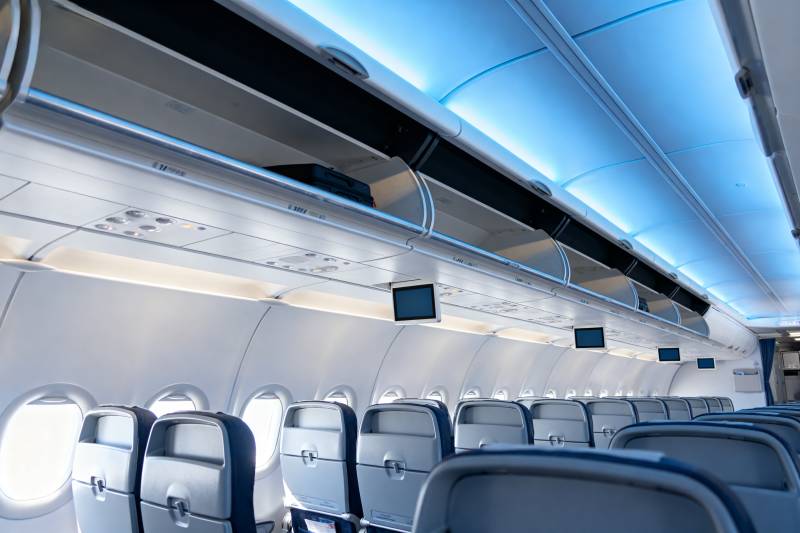 飞机客舱内部景象图片