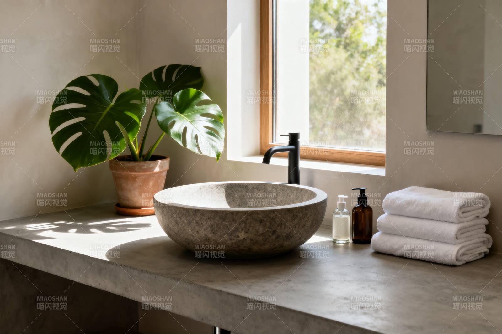 简约浴室绿植点缀图片