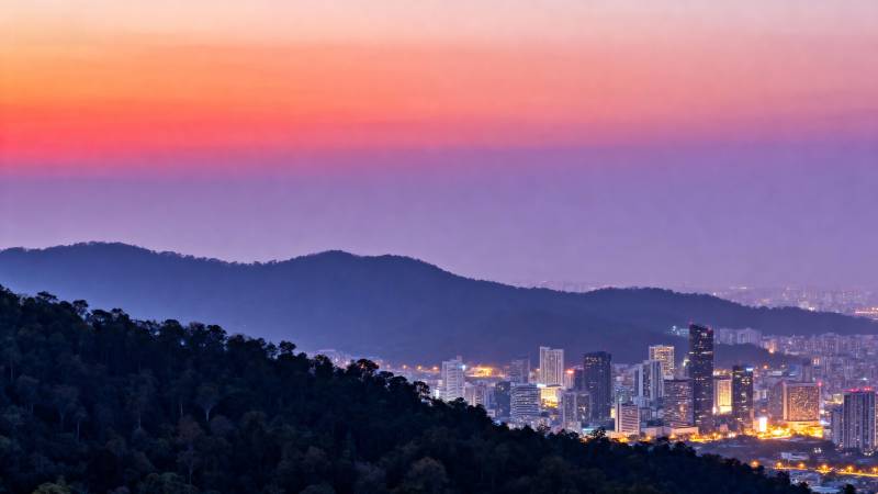 城市暮色山影图片