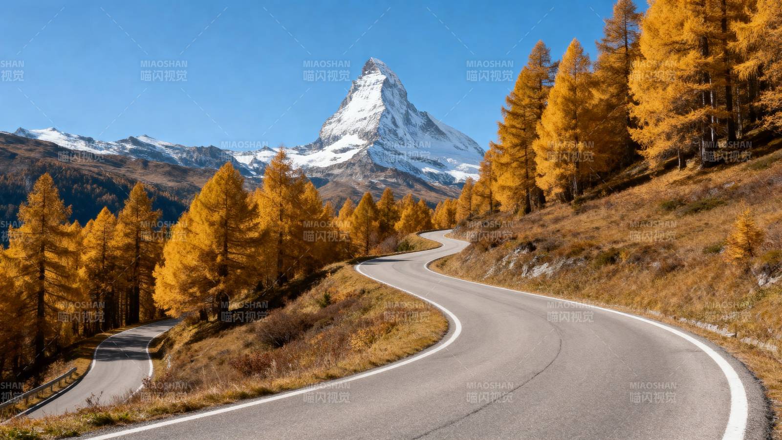 秋日山道美景图片