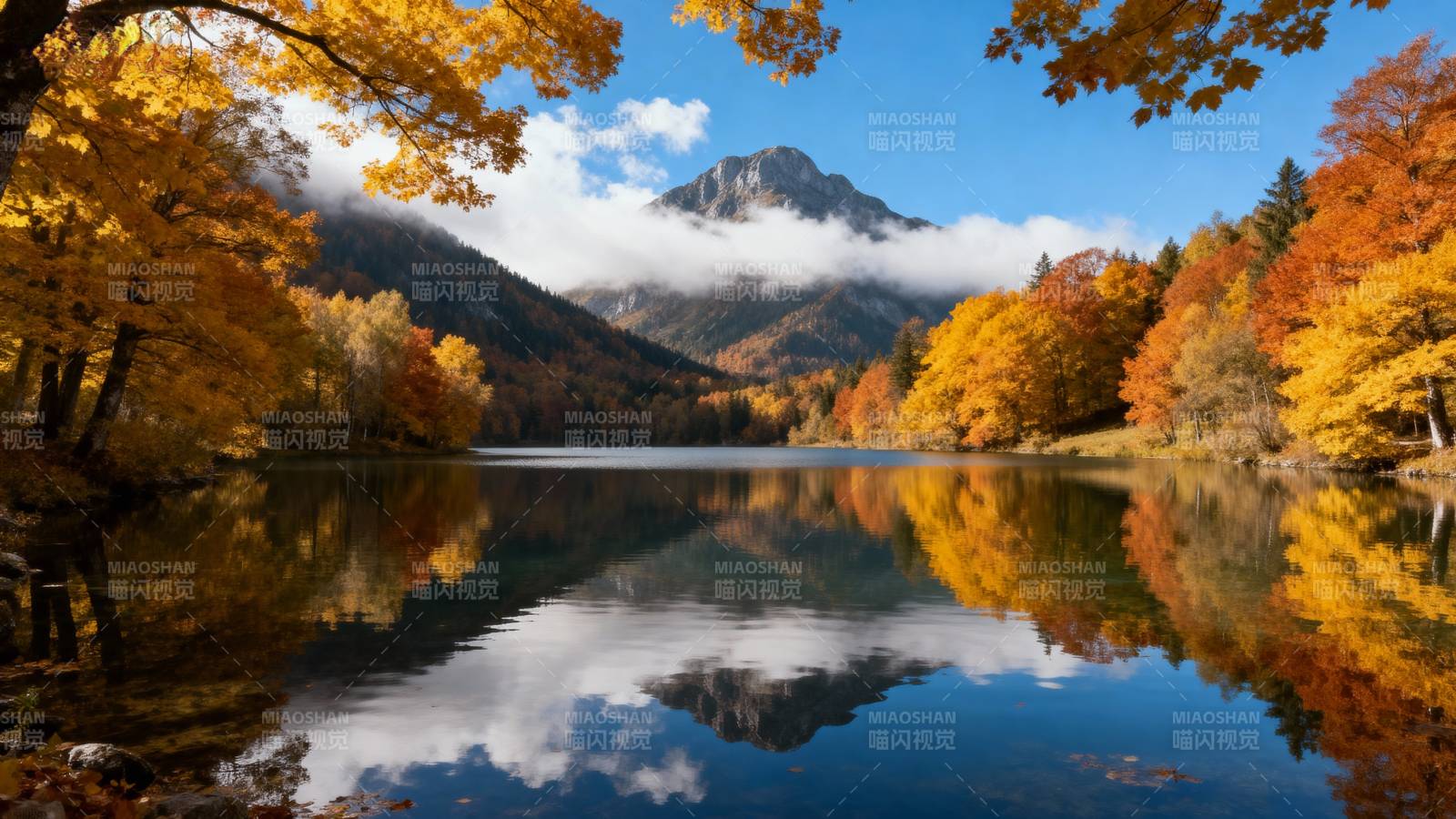 秋湖映山色图片