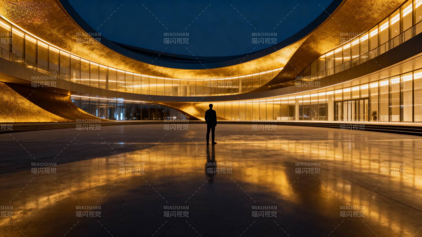 光影中的孤独身影图片