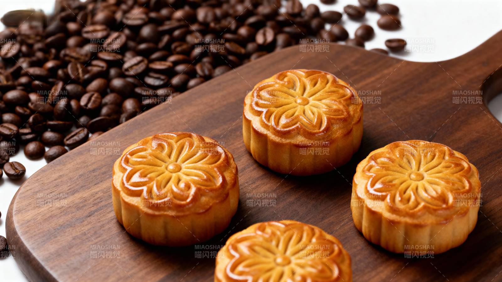 月饼与咖啡豆图片