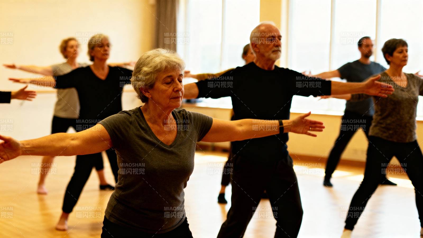 银发舞动健康生活图片