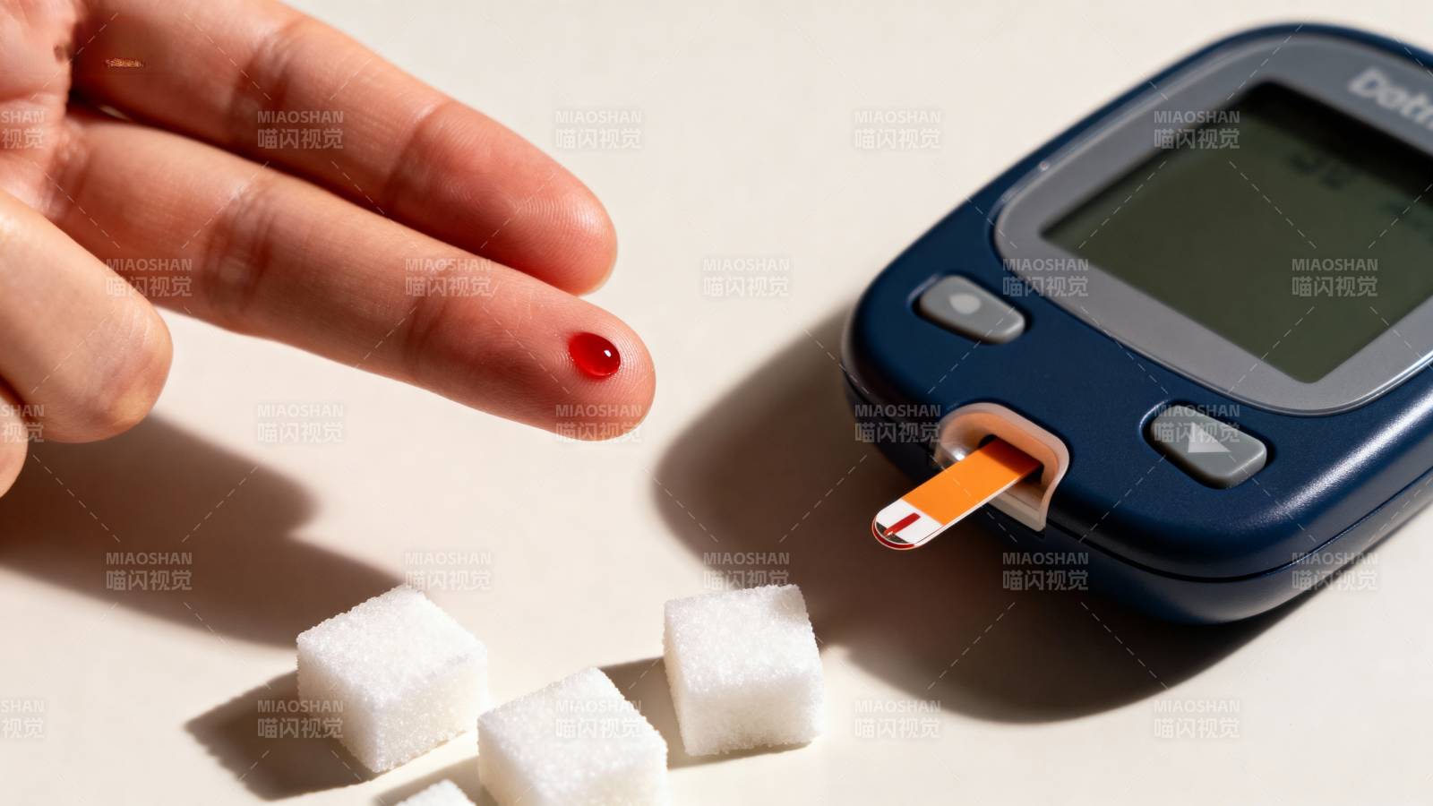 血糖检测与糖块对比图片