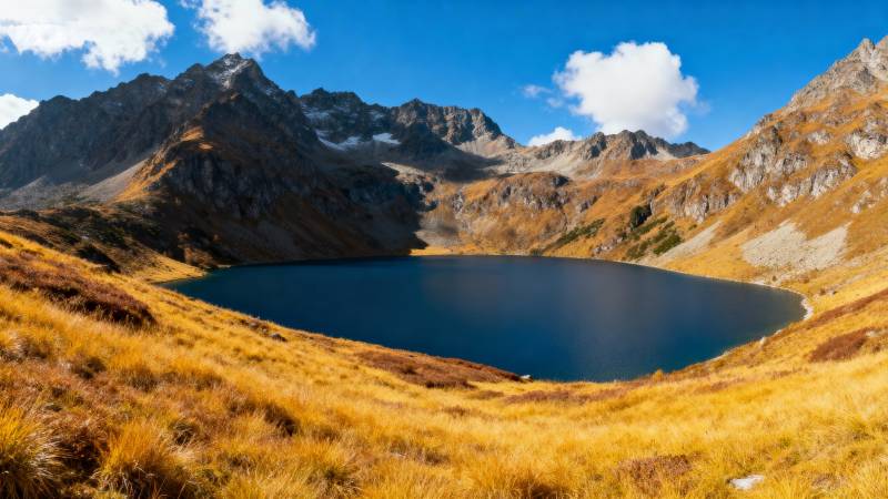 高山湖秋景图片