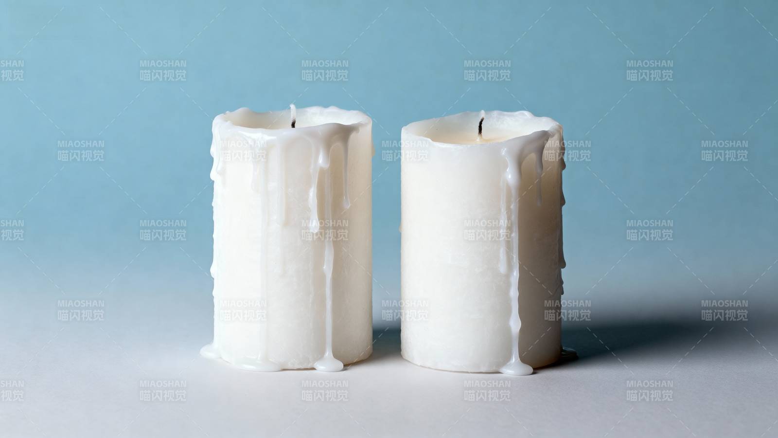 两支燃烧的蜡烛图片