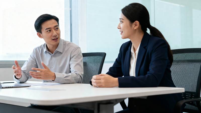 商务洽谈现场图片