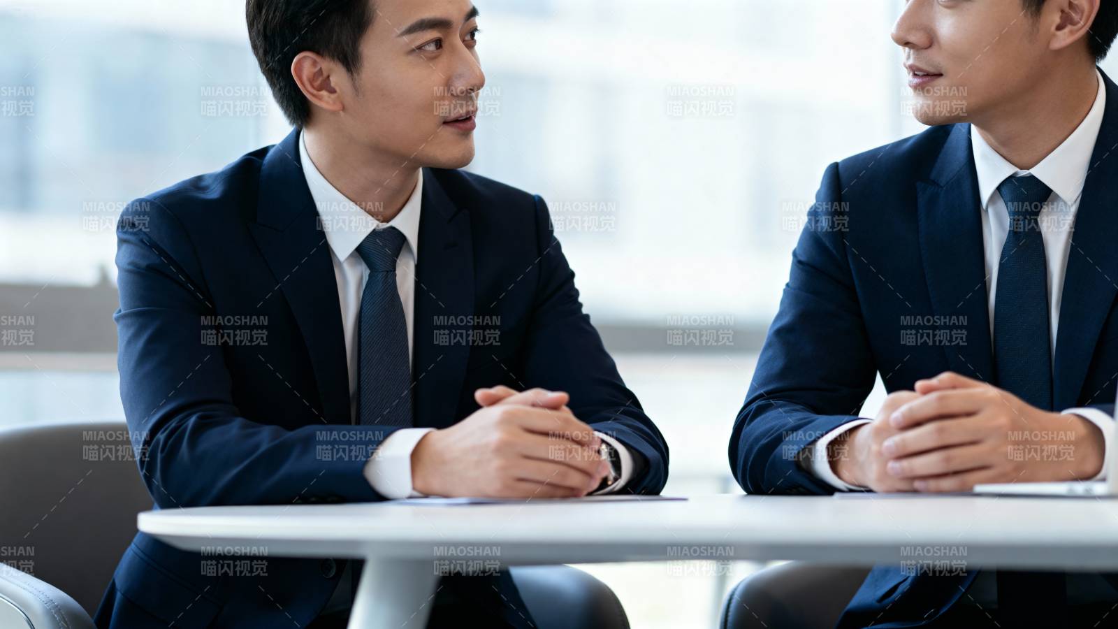 商务会谈现场图片