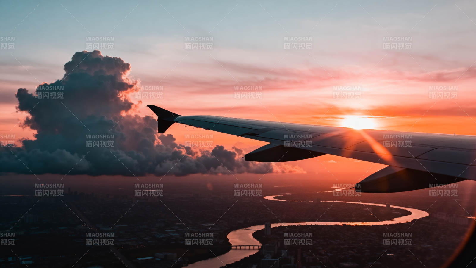 日落飞行美景图片