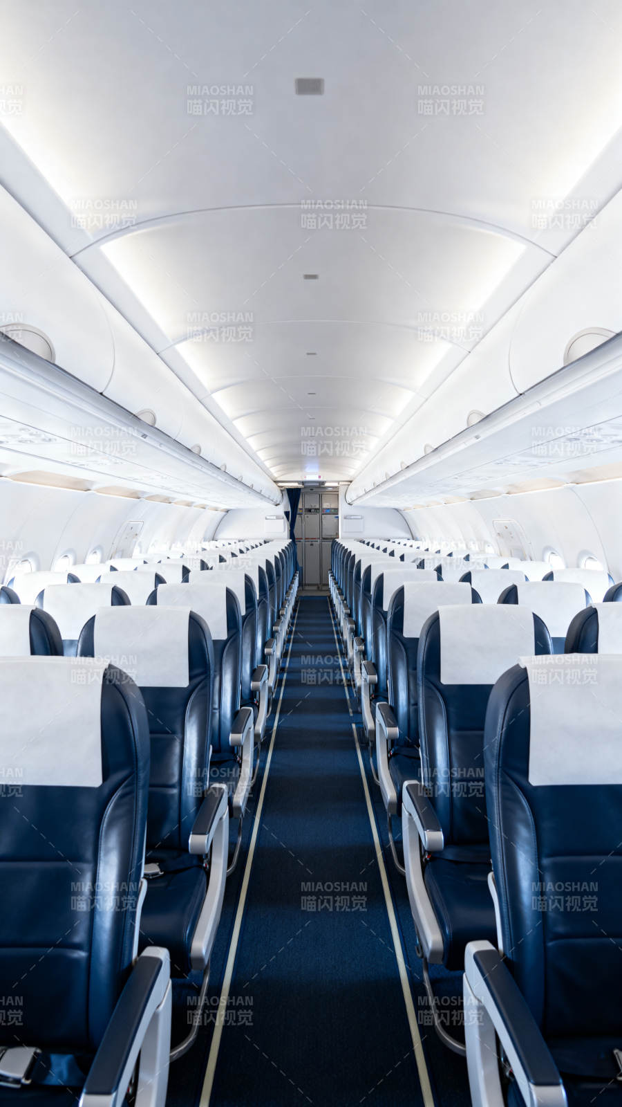 飞机客舱内部景象图片